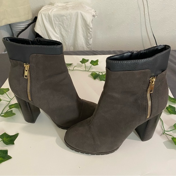 Juicy couture gray boots 71/2 - Picture 4 of 16
